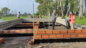 AVANZAMOS CON LA CONSTRUCCIÓN DEL PRIMER MÓDULO SANITARIO EN EL PARQUE MONTE DE EUCALIPTUS