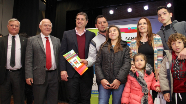 15 Nuevas Familias Tienen Casa Propia
